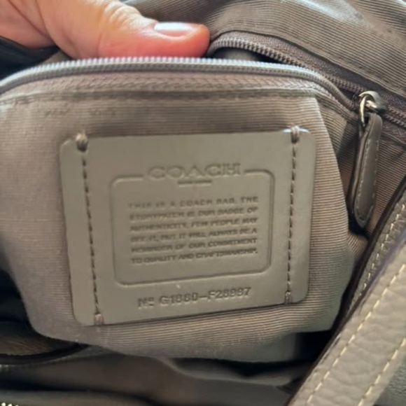 Coach hand bag - Picture 3 of 5